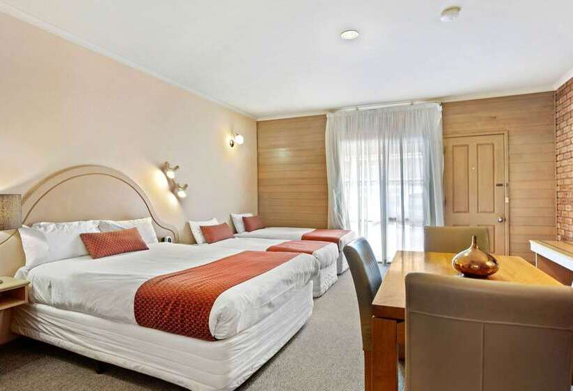 Отель Quality Inn Colonial