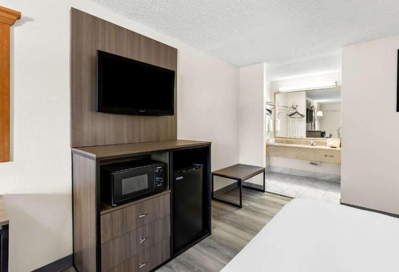هتل Quality Inn