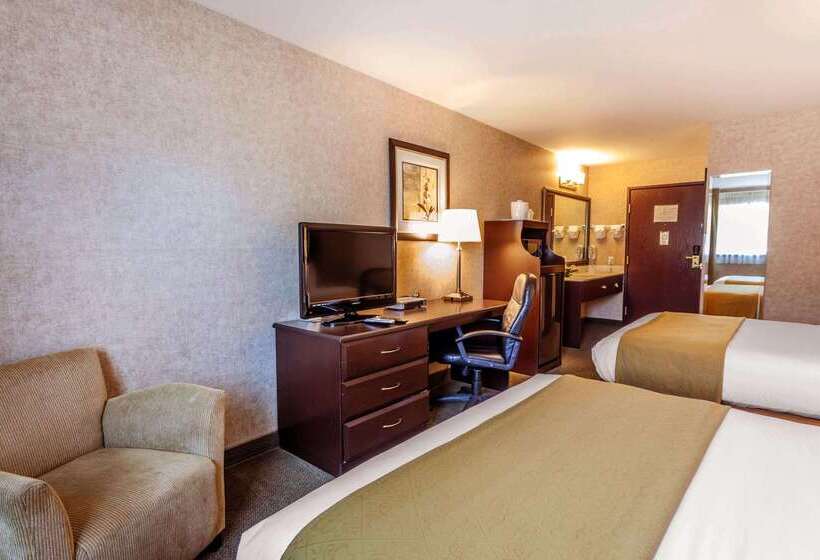 هتل Quality Inn Near Seattle Premium Outlets