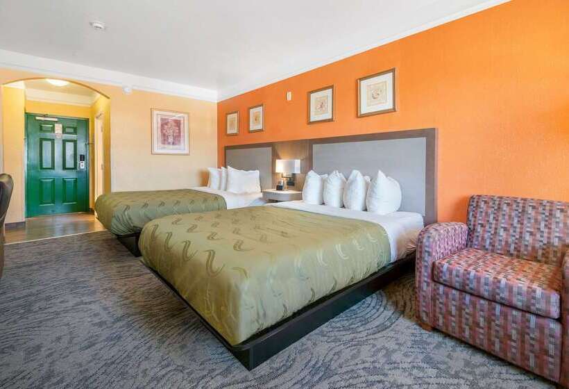 هتل Quality Inn & Suites Galveston   Beachfront