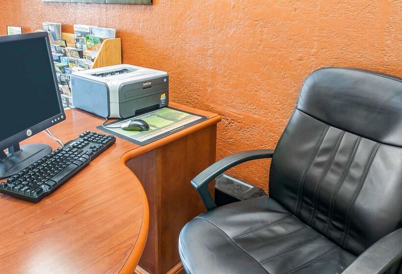 בית מלון כפרי Quality Inn & Suites Kansas City I435n Near Sports Complex