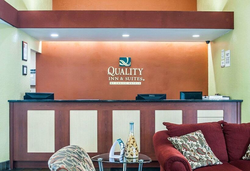 בית מלון כפרי Quality Inn & Suites Kansas City I435n Near Sports Complex