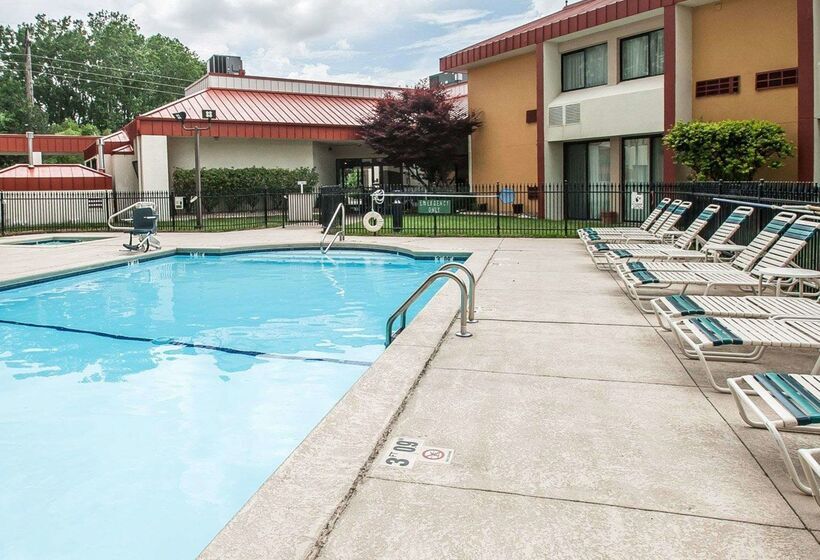 בית מלון כפרי Quality Inn & Suites Kansas City I435n Near Sports Complex