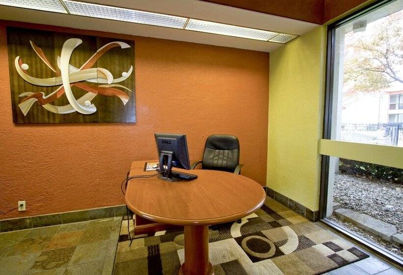 בית מלון כפרי Quality Inn & Suites Kansas City I435n Near Sports Complex
