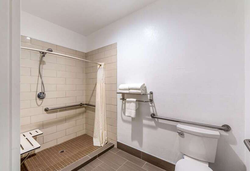 هتل Quality Inn & Suites Seaworld North