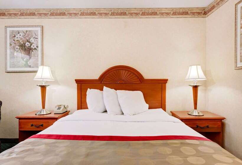 هتل Ramada By Wyndham Cleveland Airport West