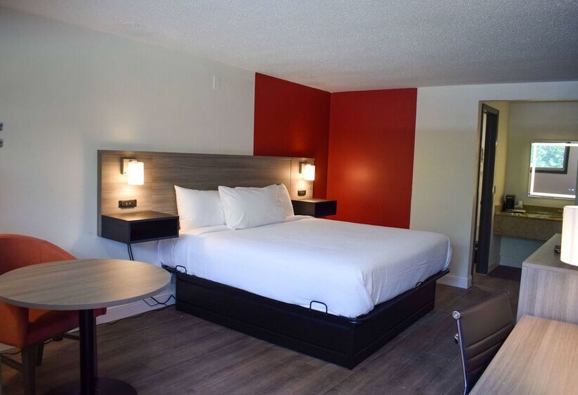 هتل Ramada By Wyndham Cleveland Airport West