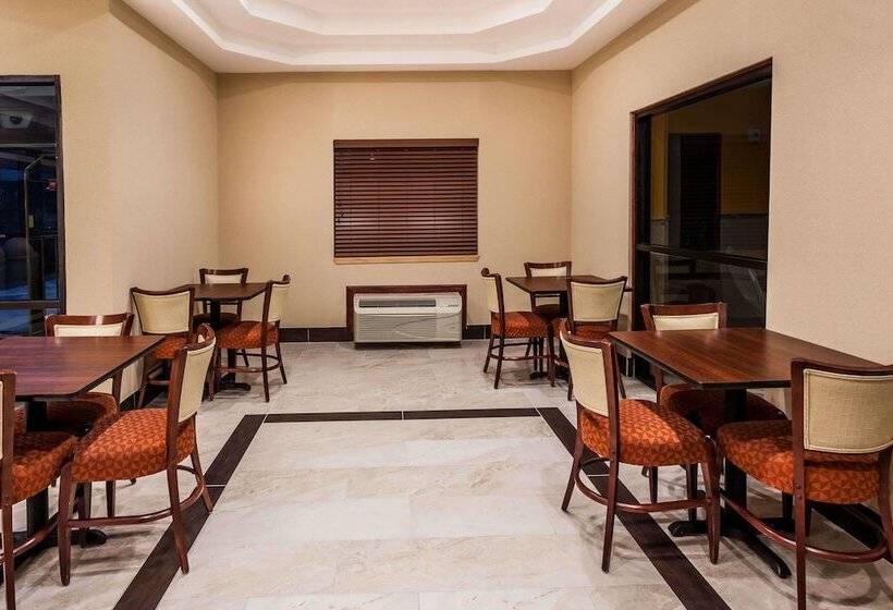 فندق Ramada By Wyndham Locust Grove