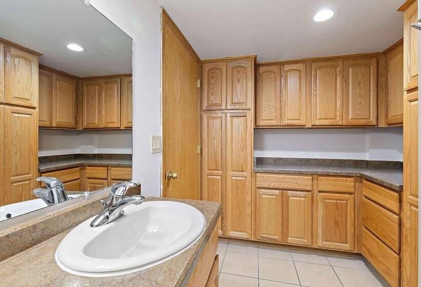 هتل Americinn By Wyndham Rochester Near Mayo Clinic