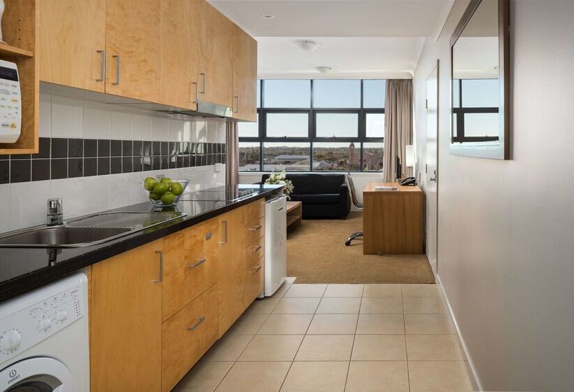בית מלון כפרי Rydges Mackay Suites