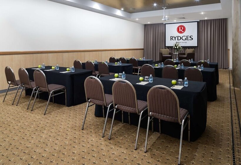 בית מלון כפרי Rydges Mackay Suites