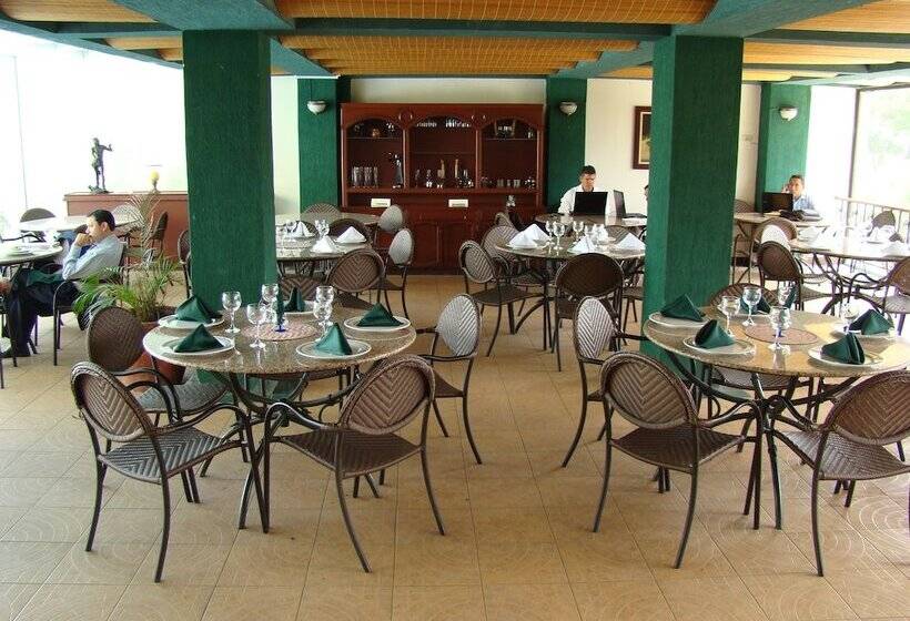 هتل San Fernando Real