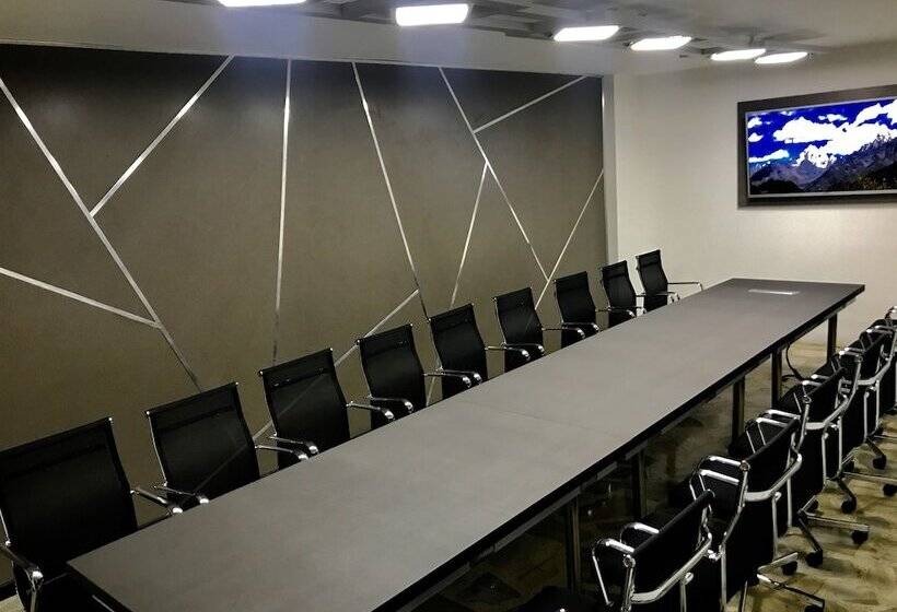 هتل San Fernando Real