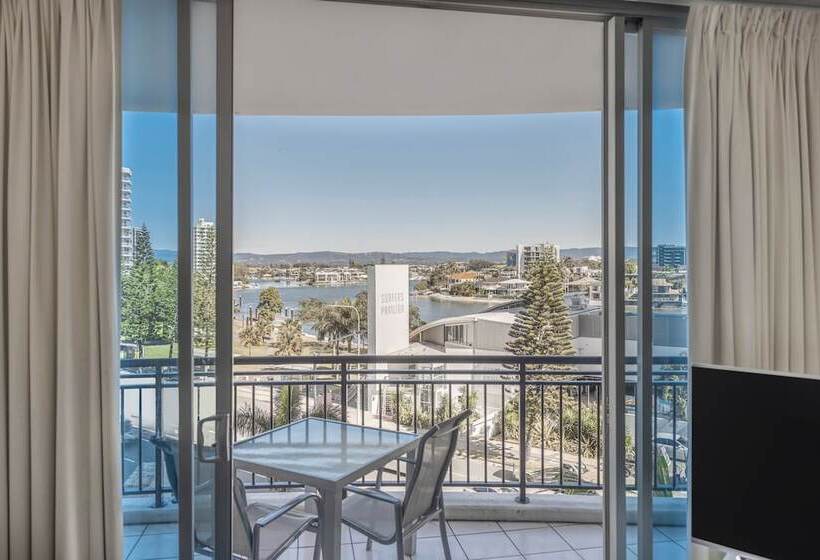 هتل Mantra Towers Of Chevron