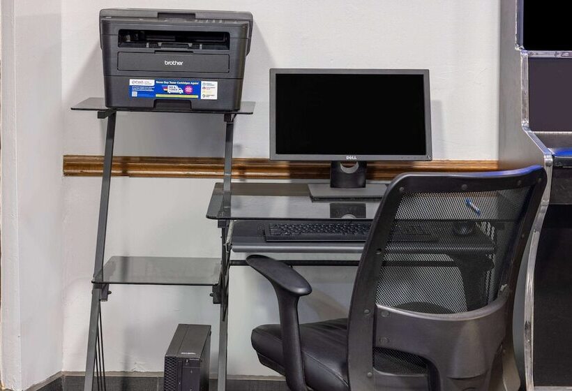 هتل Travelodge By Wyndham Appleton