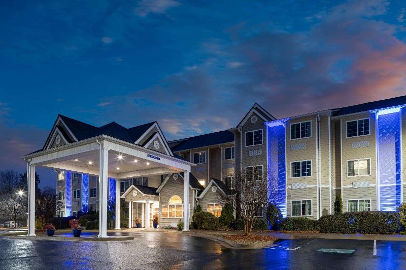 Microtel Inn & Suites By Wyndham Columbus North