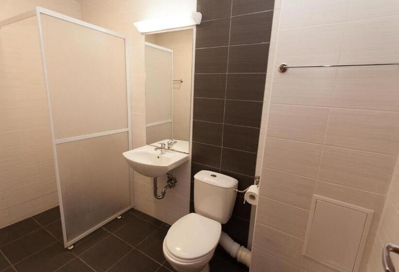 Bisser Hotel   Free Parking   Free Pool Access