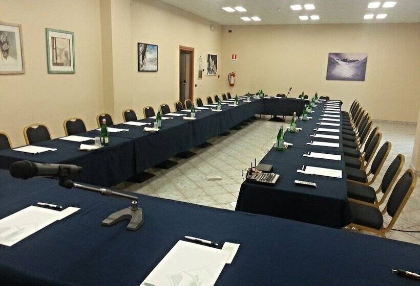 فندق Albergo Della Roccia