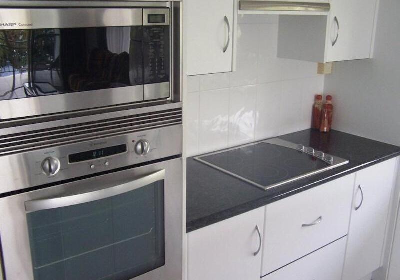 هتل Beachfront Apartments On Trinity Beach