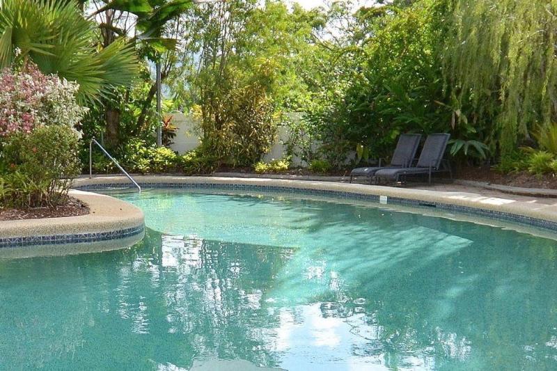 هتل Beachfront Apartments On Trinity Beach