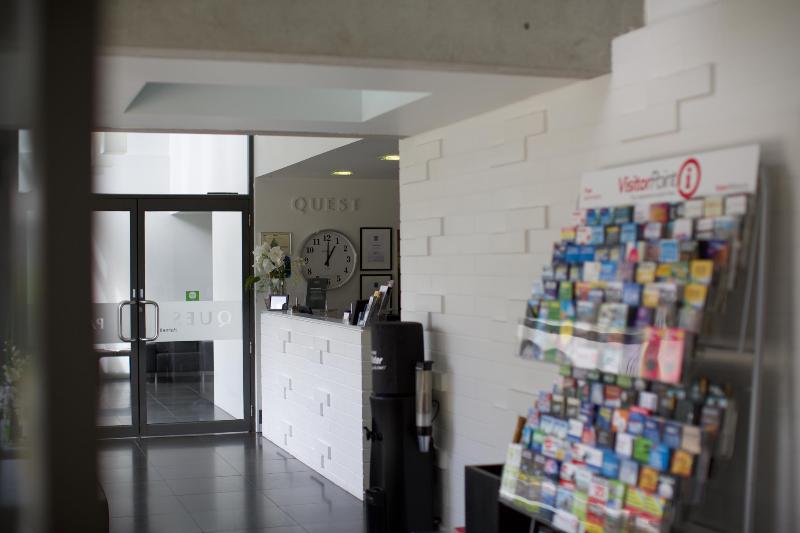 בית מלון כפרי Quest Parnell Serviced Apartments