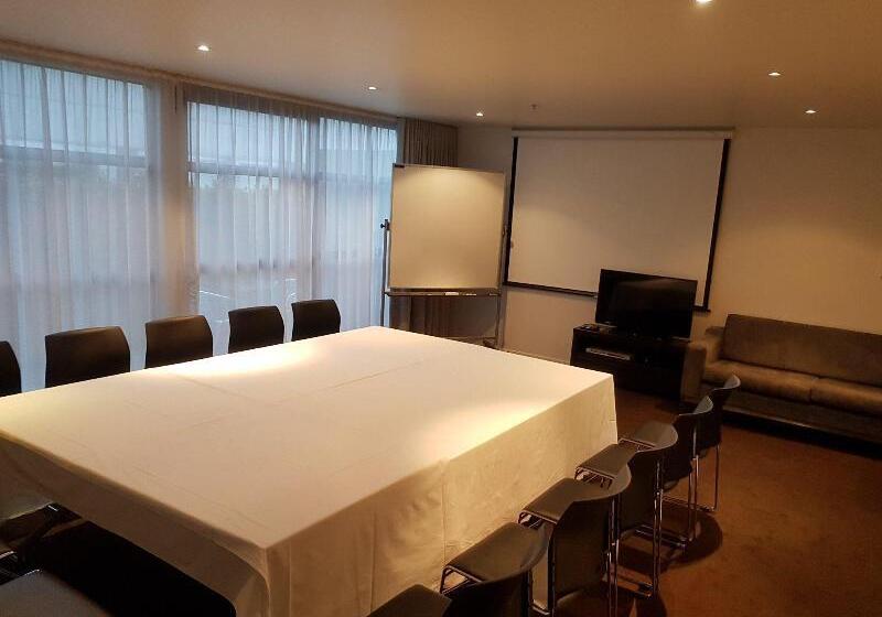 בית מלון כפרי Quest Parnell Serviced Apartments