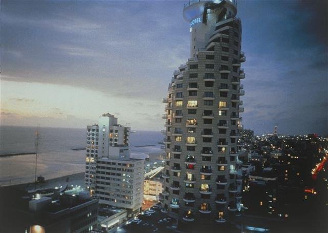 בית מלון כפרי Sea Tower  Tel Aviv