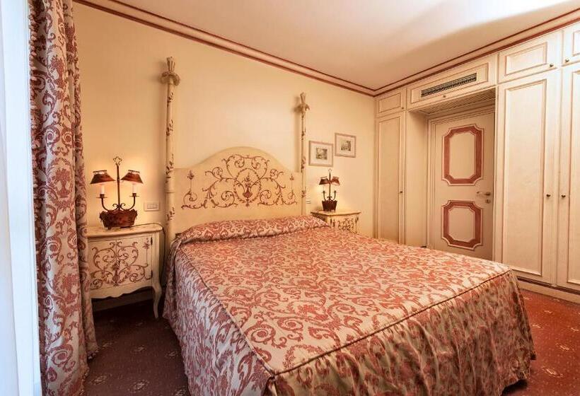 اقامتگاه Db Villas Le Ville Del Lido Resort