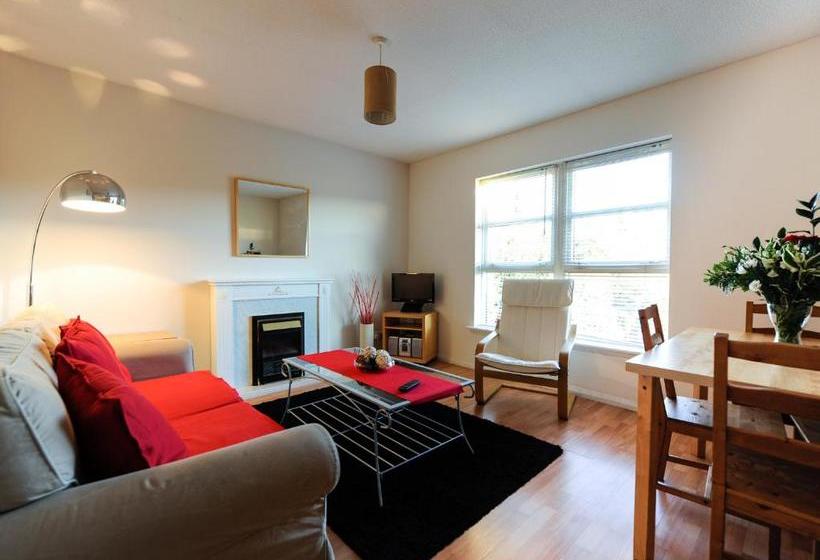 Bright 2 Bedroom Home In Edinburgh