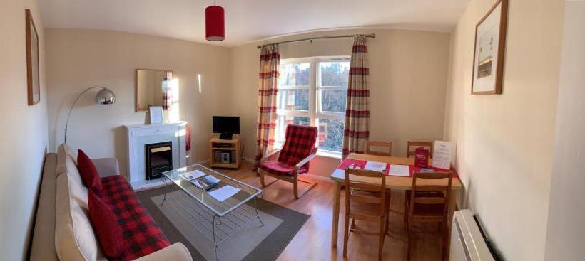 Bright 2 Bedroom Home In Edinburgh