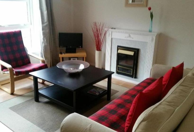 Bright 2 Bedroom Home In Edinburgh