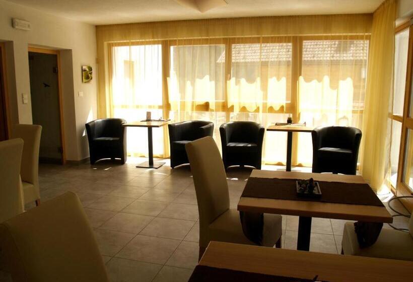 Bed and Breakfast Cafe Schneider