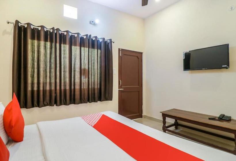 Отель Oyo 45428 Shri Krishnan Guest House