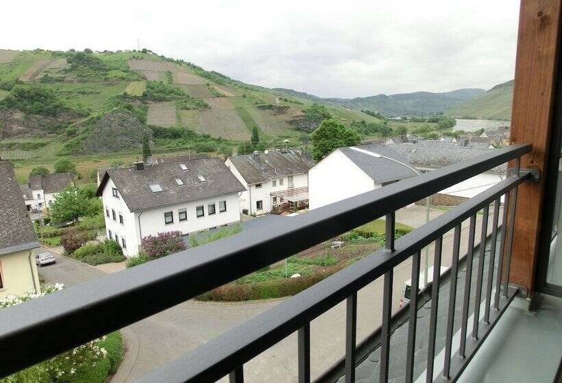 ベッドアンドブレックファースト Ferienweingut Hirschen Schulstraße