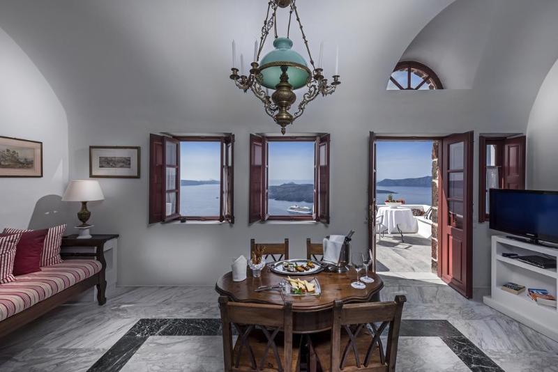هتل Aigialos Luxury Traditional Settlement