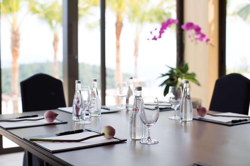 هتل Anantara Layan Phuket Resort