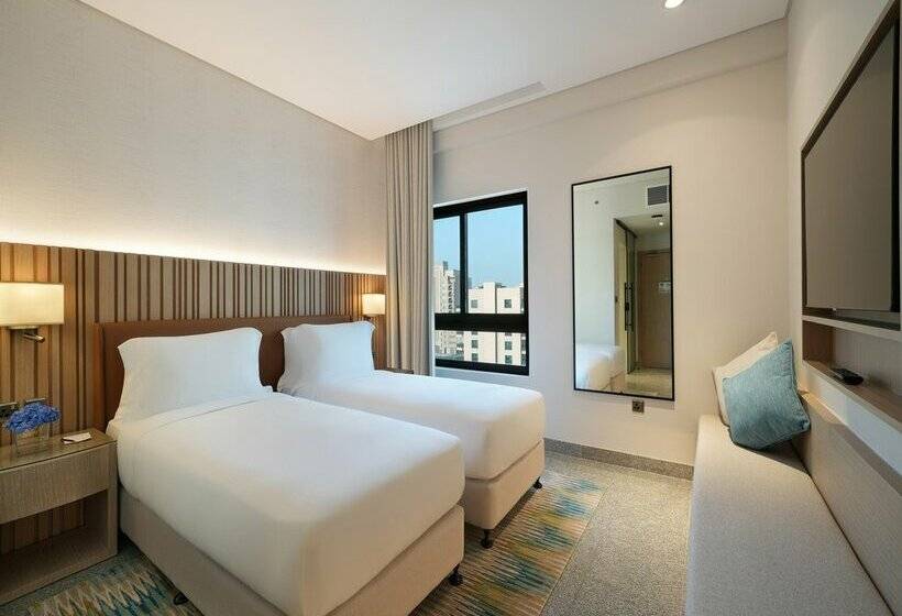 Hotel Arabian Park Dubai, An Edge By Rotana