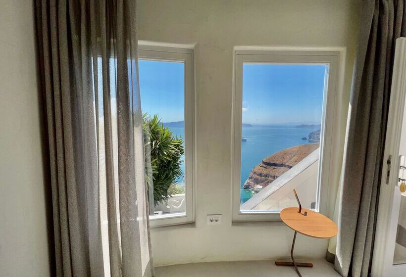 هتل Athina Luxury Suites