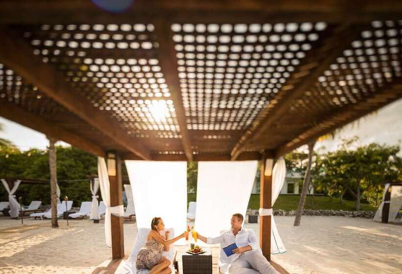 هتل Bluebay Grand Esmeralda - All Inclusive