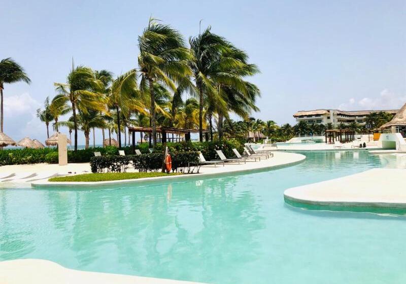 هتل Bluebay Grand Esmeralda - All Inclusive