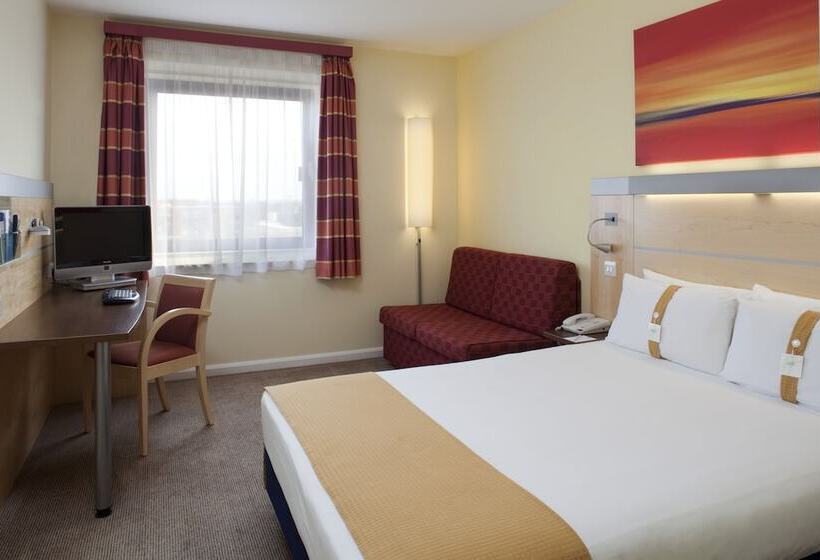 هتل Holiday Inn Express London  Newbury Park