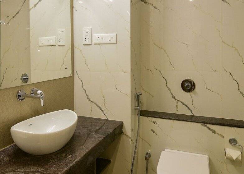 هتل Longuinhos Beach Resort