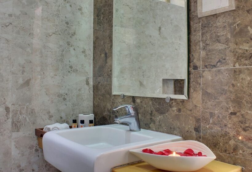 هتل Longuinhos Beach Resort