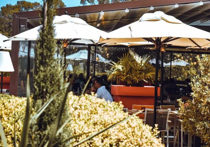 هتل Mercure Brignoles Golf De Barbaroux & Spa