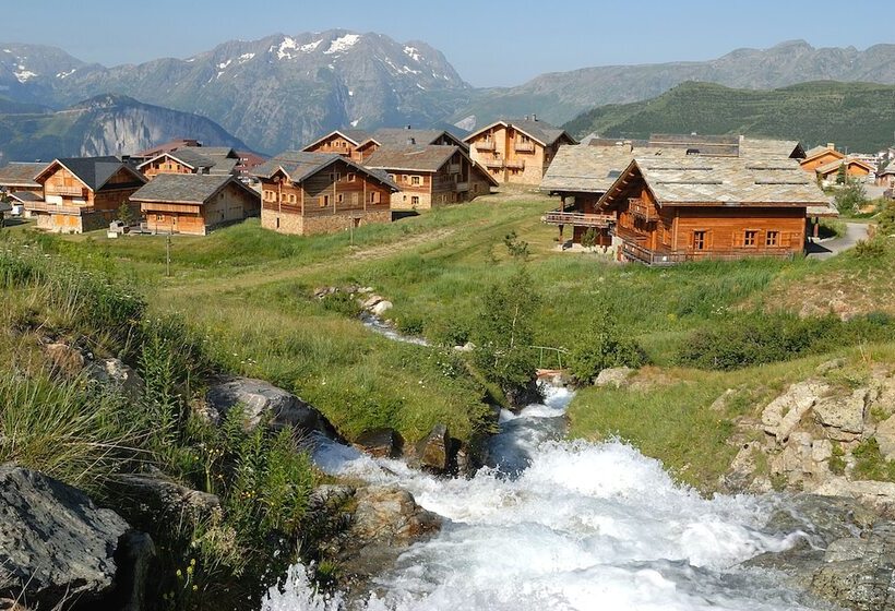 Madame Vacances Les Chalets de L'Altiport