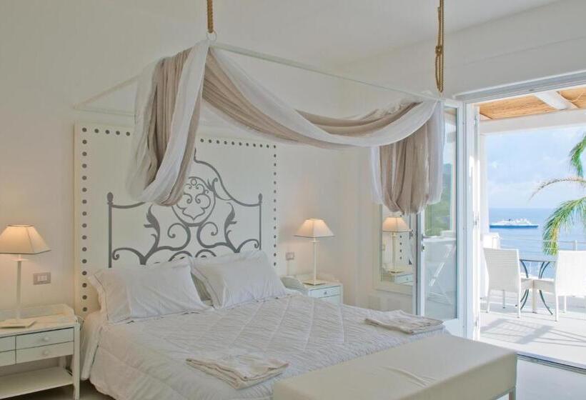 استراحتگاه Villa Enrica   Aeolian Charme