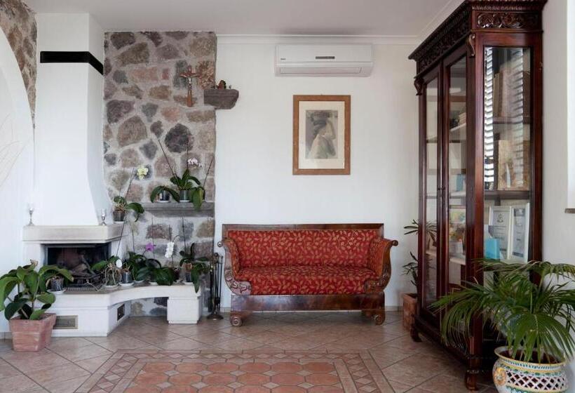 استراحتگاه Villa Enrica   Aeolian Charme