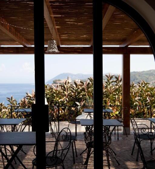 استراحتگاه Villa Enrica   Aeolian Charme