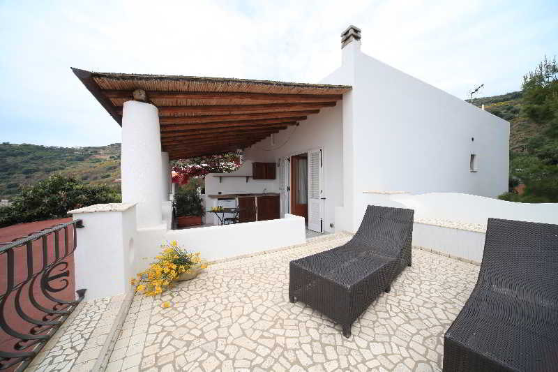 استراحتگاه Villa Enrica   Aeolian Charme