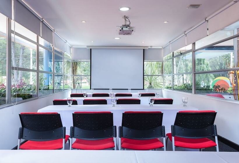 هتل 104 Art Suites